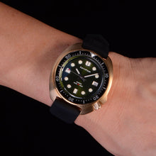 Carica l'immagine nel visualizzatore di Gallery, Bronze Turtle 6105 Homage Black Dial NH35A 300M Water Resistant
