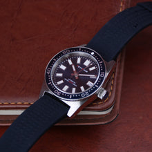 Carica l'immagine nel visualizzatore di Gallery, SLA107 Homage 6217 Reissue NH35A Blue Dial Waffle Strap