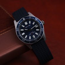 Carica l'immagine nel visualizzatore di Gallery, SLA107 Homage 6217 Reissue NH35A Blue Dial Waffle Strap