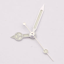 Carica l'immagine nel visualizzatore di Gallery, Silver Luminous Watch Hands For Seiko SKX007, SKX009, etc Watches