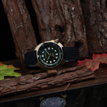 Carica l'immagine nel visualizzatore di Gallery, Bronze Turtle 6105 Homage Green Dial NH35A 300M Water Resistant