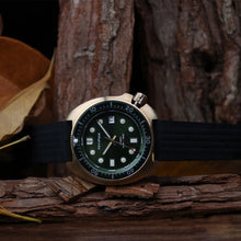 Carica l'immagine nel visualizzatore di Gallery, Bronze Turtle 6105 Homage Green Dial NH35A 300M Water Resistant