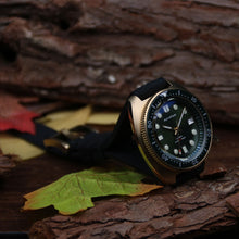Carica l'immagine nel visualizzatore di Gallery, Bronze Turtle 6105 Homage Green Dial NH35A 300M Water Resistant