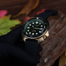 Carica l'immagine nel visualizzatore di Gallery, Bronze Turtle 6105 Homage Green Dial NH35A 300M Water Resistant