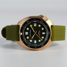 Carica l'immagine nel visualizzatore di Gallery, Bronze Turtle 6105 Homage Green Dial NH35A 300M Water Resistant