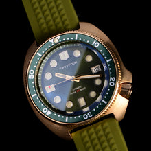Carica l'immagine nel visualizzatore di Gallery, Bronze Turtle 6105 Homage Green Dial NH35A 300M Water Resistant