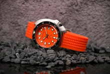 Carica l'immagine nel visualizzatore di Gallery, SEIKO Homage 6105 Turtle orange dial